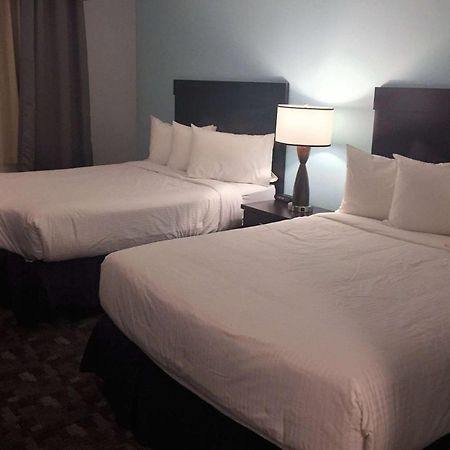 Travelodge By Wyndham Rosetown Екстер'єр фото