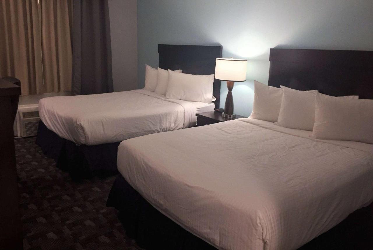 Travelodge By Wyndham Rosetown Екстер'єр фото