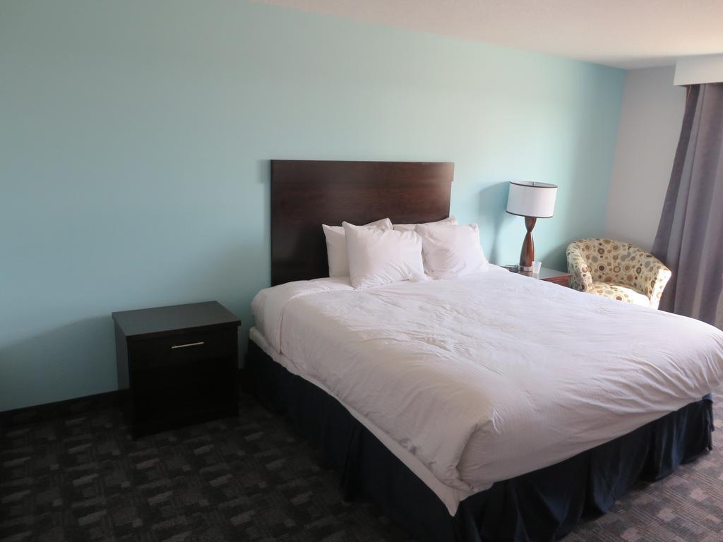 Travelodge By Wyndham Rosetown Екстер'єр фото