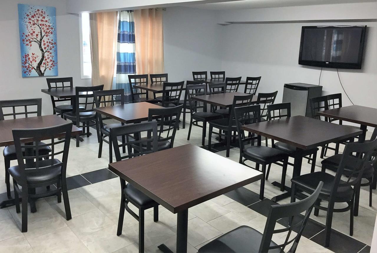 Travelodge By Wyndham Rosetown Екстер'єр фото