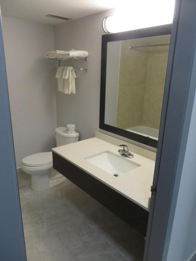 Travelodge By Wyndham Rosetown Екстер'єр фото